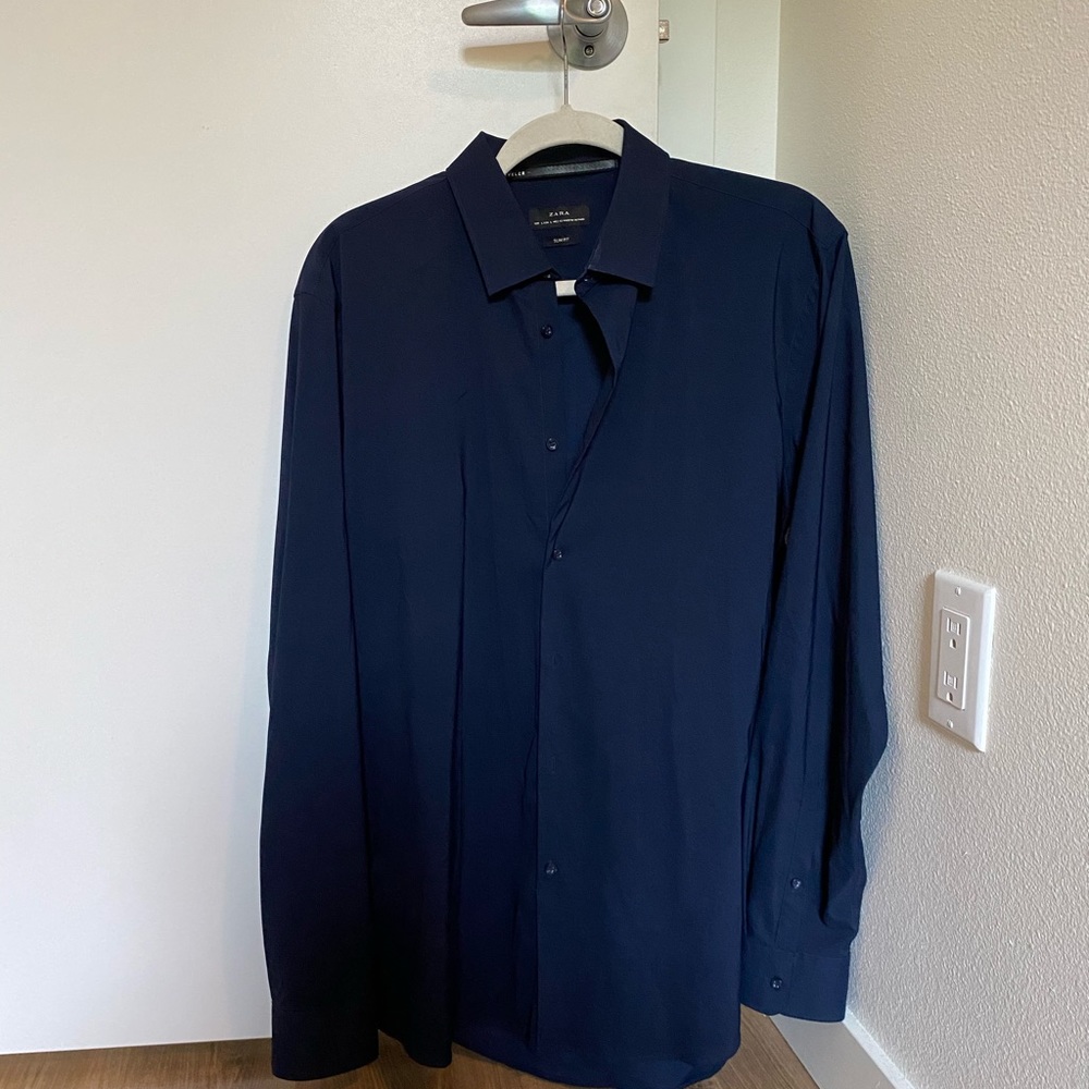 Men’s L Navy blue, slim fit dress shirt from Zara.